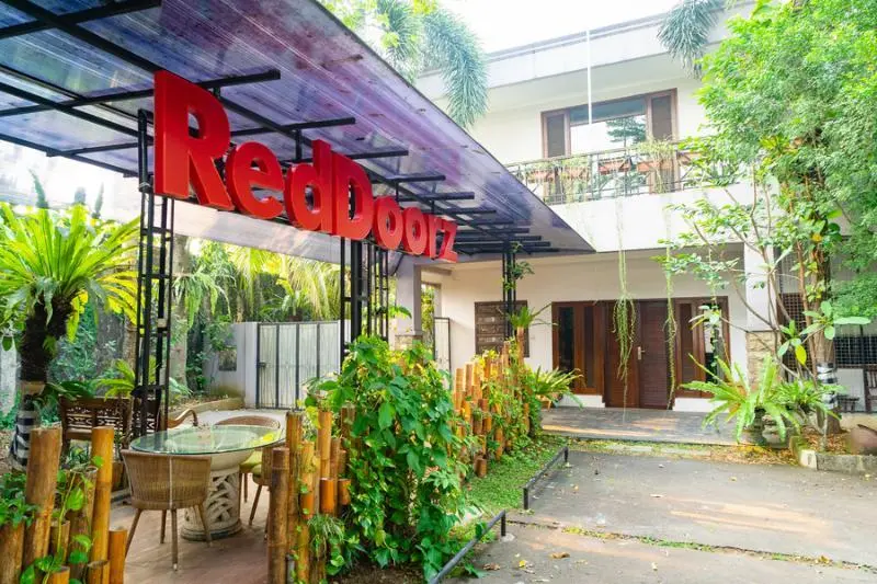 Джакарта: RedDoorz Plus near One Belpark Mall Cilandak