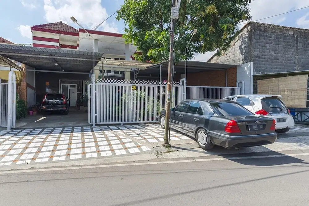 Маланг: RedDoorz near Batik Tulis Celaket 2