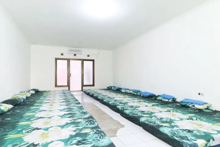 Бату: Deduwa Inn Transit
