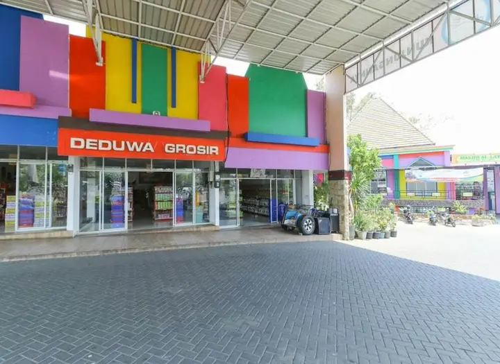 Бату: Deduwa Inn Transit