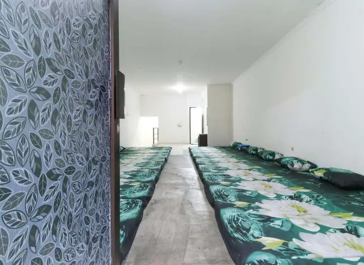 Бату: Deduwa Inn Transit