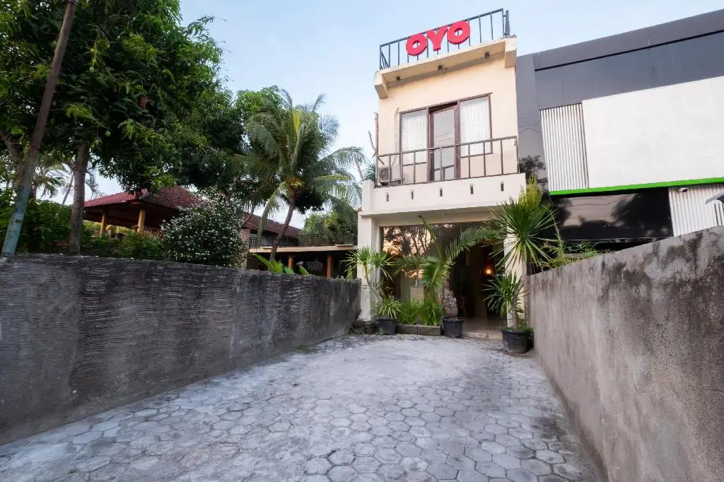 OYO 1695 Royal Senggigi Hotel — фото 1