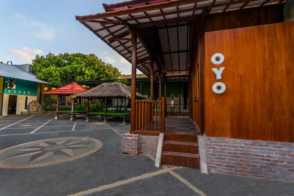 OYO 1427 Azzahra Guest House Syariah — фото 1