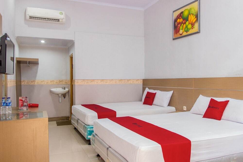 Пангандаран: RedDoorz near Goa Panggung