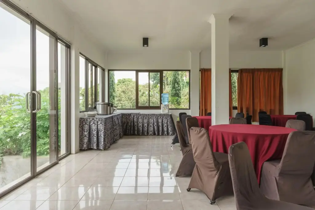 Сукарайя: RedDoorz Plus @ Lodaya Gunung Geulis Puncak