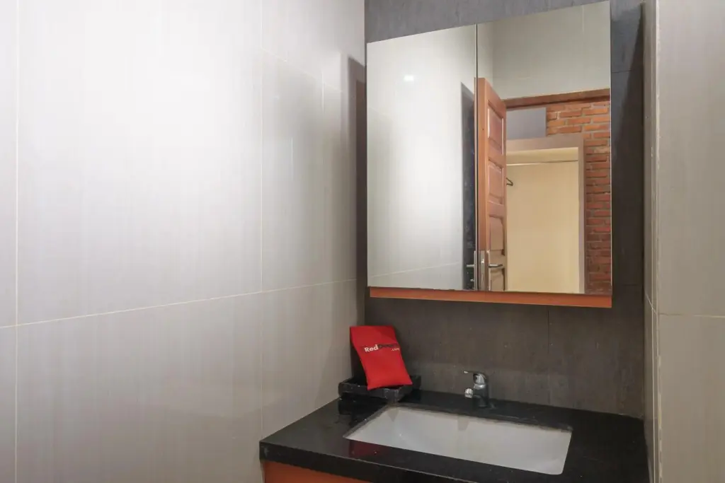 Сукарайя: RedDoorz Plus @ Lodaya Gunung Geulis Puncak