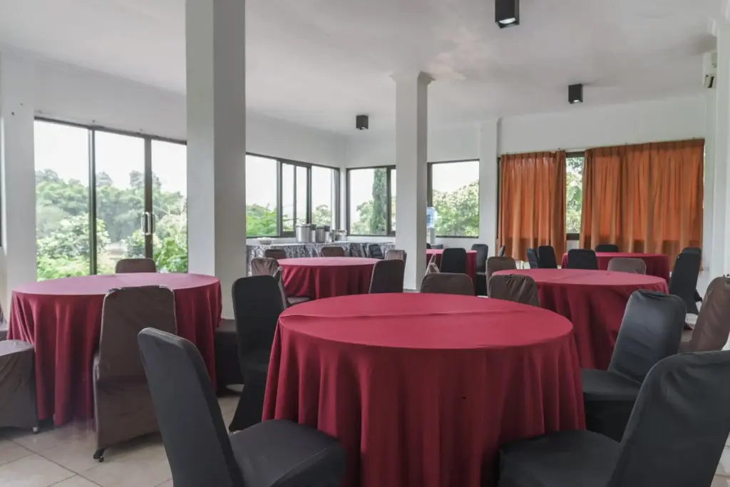 Сукарайя: RedDoorz Plus @ Lodaya Gunung Geulis Puncak