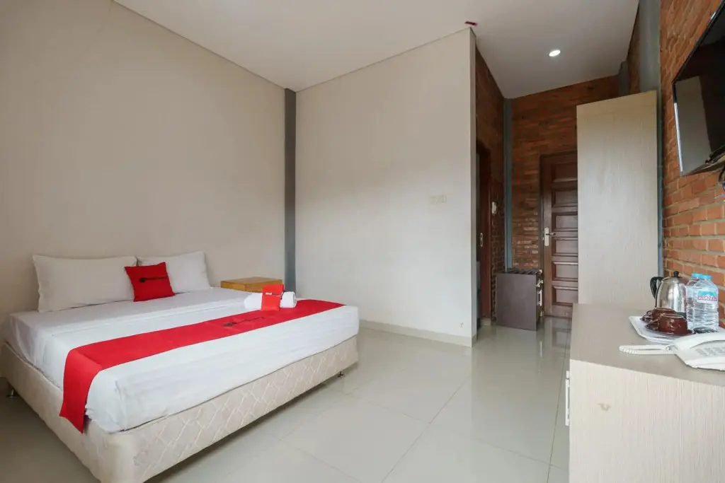 Сукарайя: RedDoorz Plus @ Lodaya Gunung Geulis Puncak