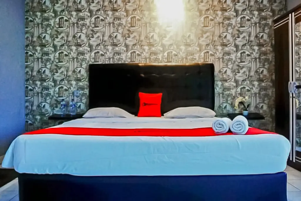 Сизаруа: Residences by RedDoorz near Taman Safari