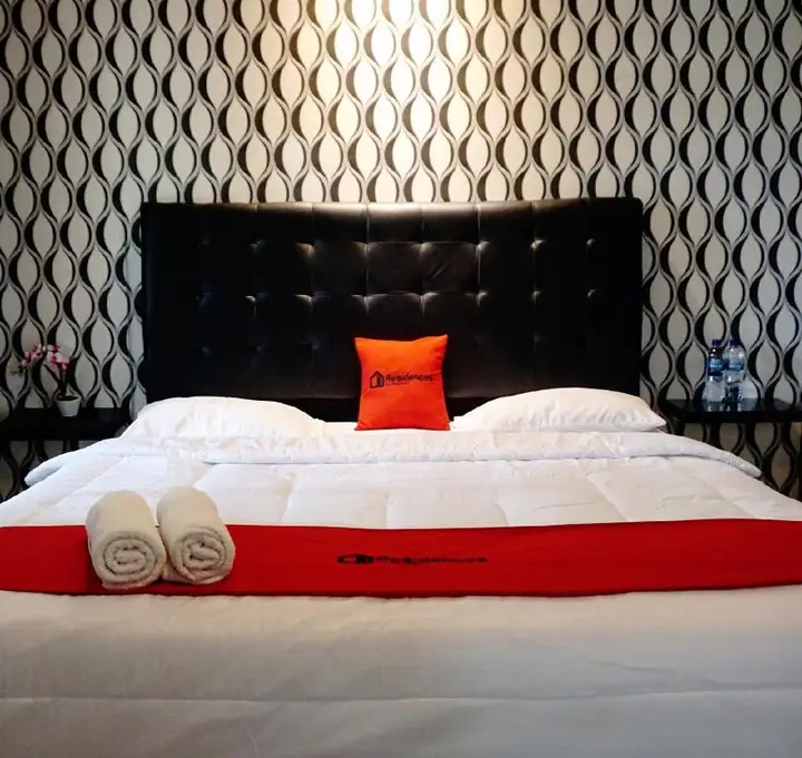 Сизаруа: Residences by RedDoorz near Taman Safari