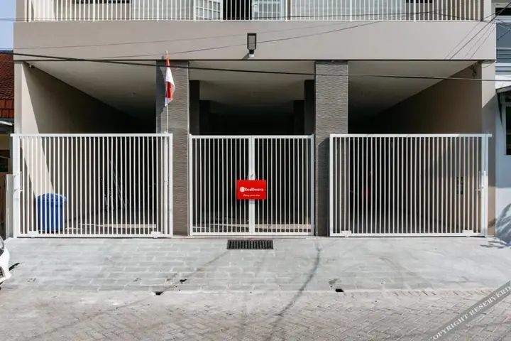 Сурабая: Reddoorz Near Universitas Surabaya