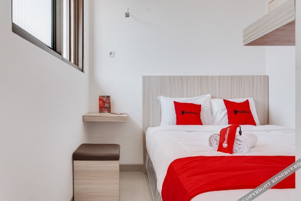 Сурабая: Reddoorz Near Universitas Surabaya