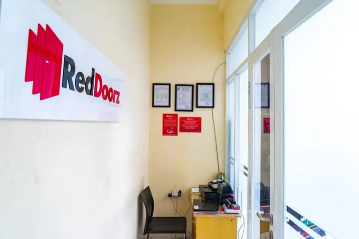 Тангеранг: RedDoorz near CBD Ciledug
