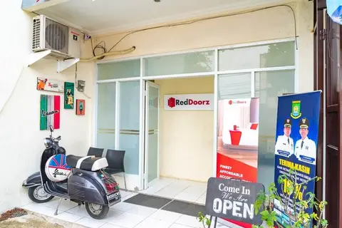 RedDoorz near CBD Ciledug — фото 1