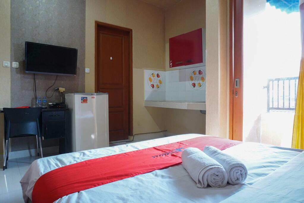 Джакарта: Residences by RedDoorz near Kemang Square