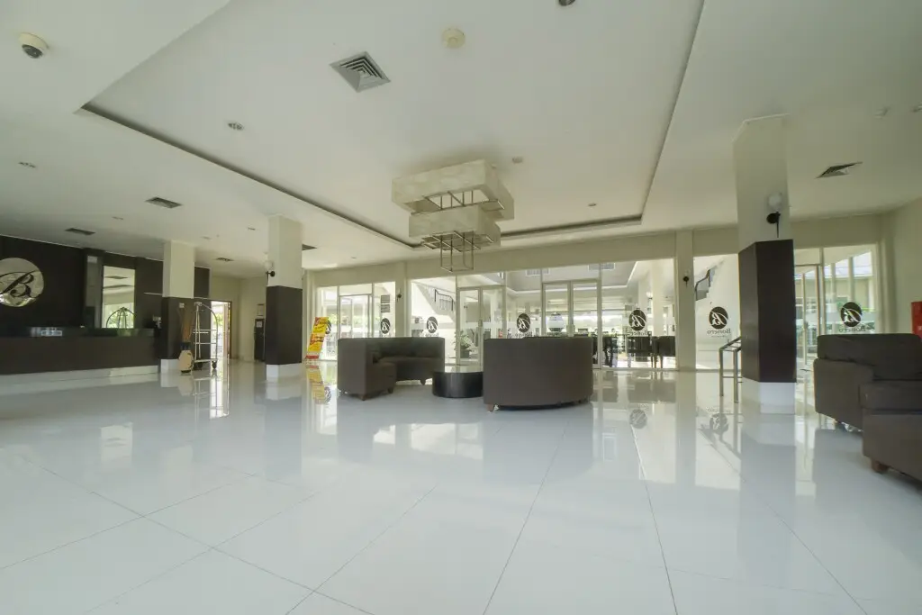RedDoorz Premium @ Raya Bojonegoro — фото 1