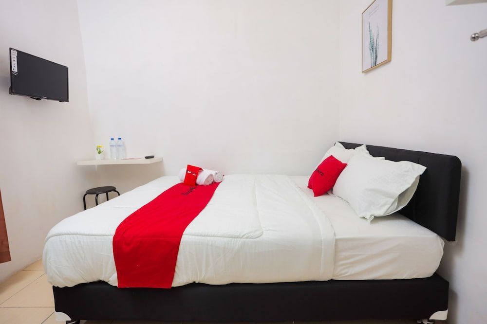 Маланг: RedDoorz near Plaza Araya 2