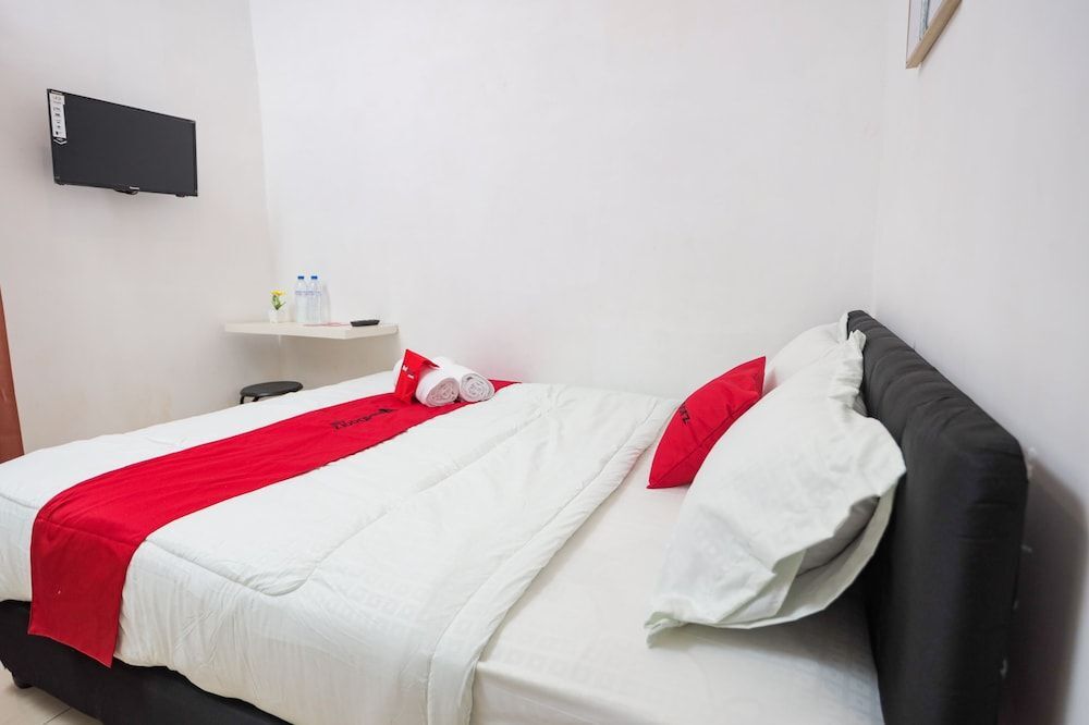 Маланг: RedDoorz near Plaza Araya 2