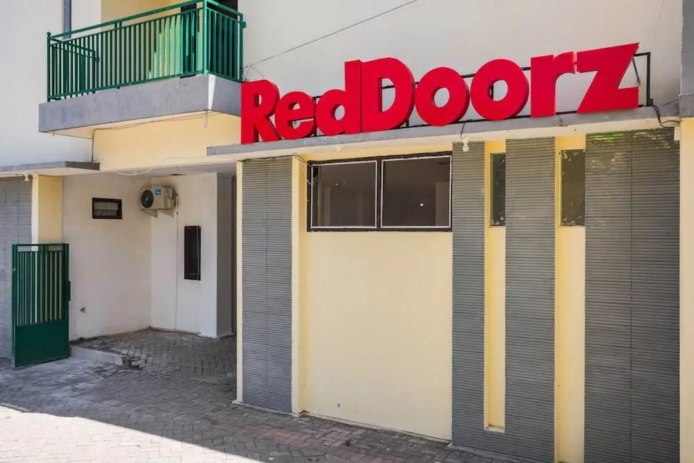 Маланг: RedDoorz near Plaza Araya 2
