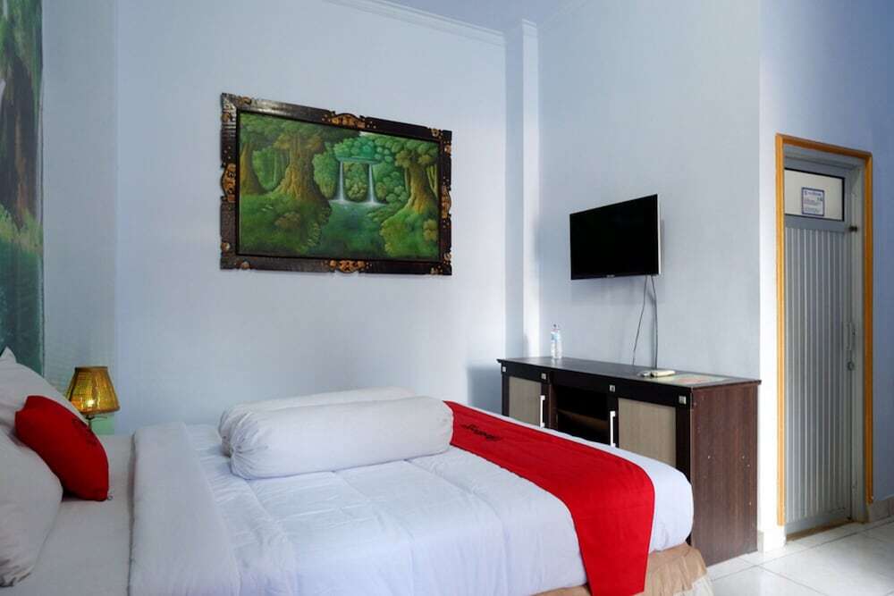 Матарам: RedDoorz near Mayura Park Lombok