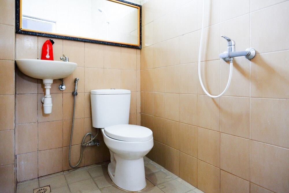 Матарам: RedDoorz near Mayura Park Lombok