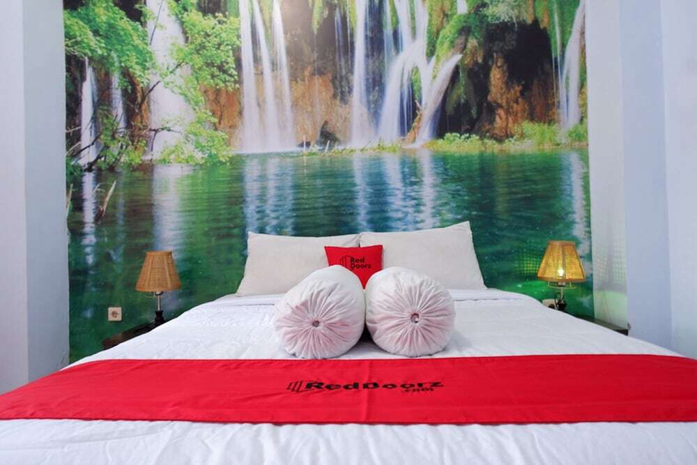 Матарам: RedDoorz near Mayura Park Lombok