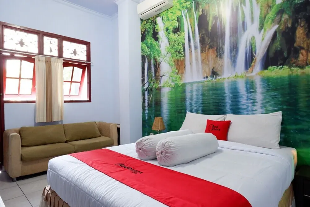 Матарам: RedDoorz near Mayura Park Lombok