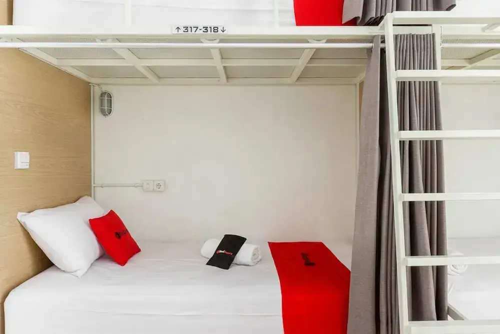 Маланг: RedDoorz Hostel near Malang Train Station 2