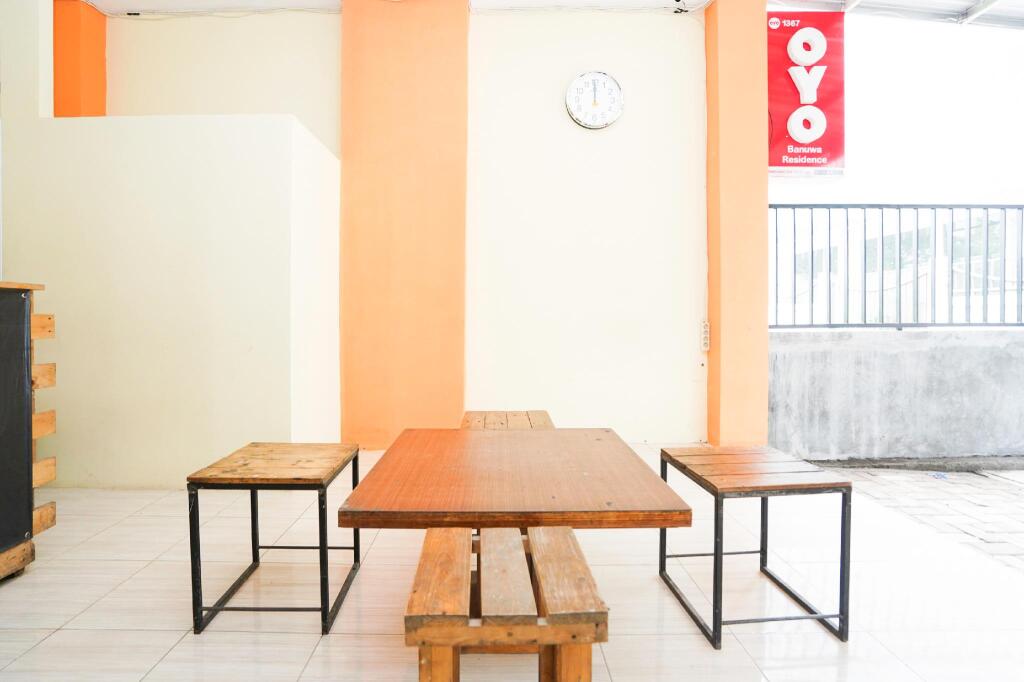Сурабая: OYO 1367 Banuwa Residence Syariah
