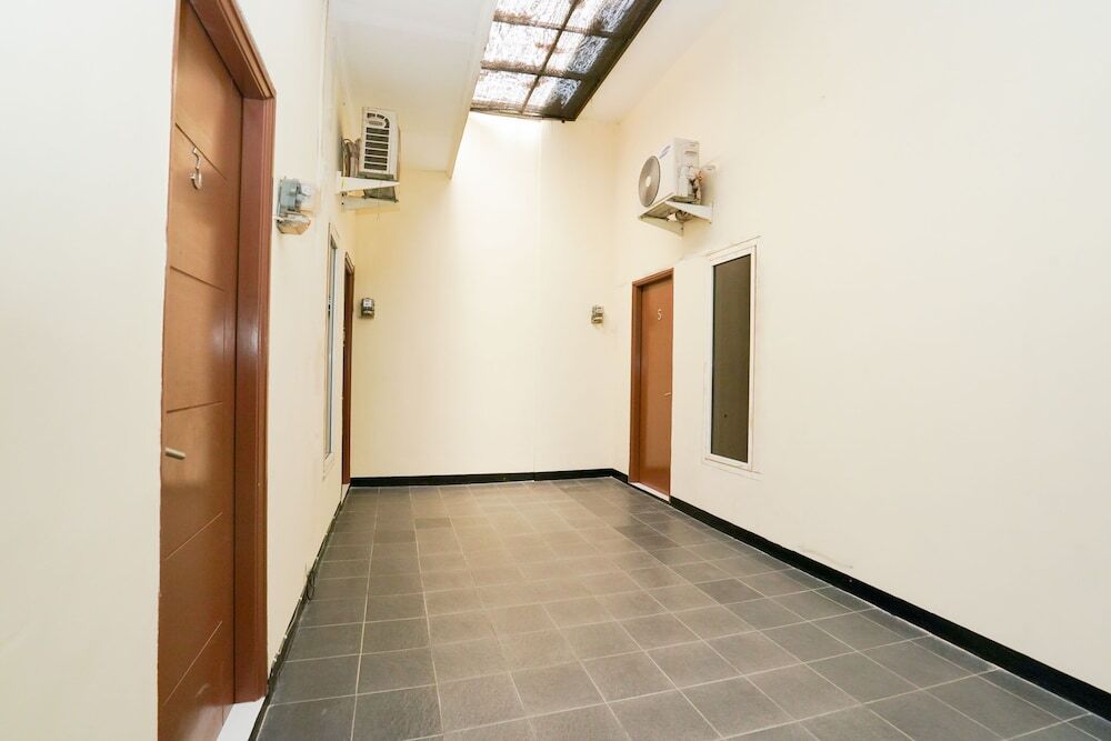 Сурабая: OYO 1857 Wonoboyo Residence Near RSU Katholik Surabaya Kota Surabaya
