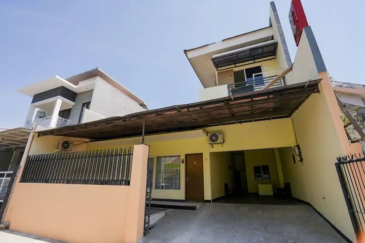 Сурабая: OYO 1857 Wonoboyo Residence Near RSU Katholik Surabaya Kota Surabaya