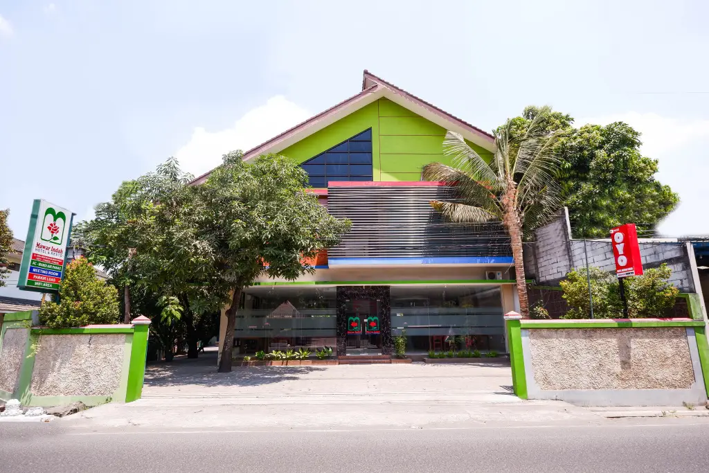 Суракарта: OYO 1532 Mawar Indah Hotel