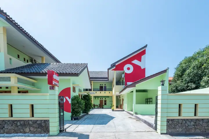 Чиребон: OYO 1399 Cemara Residence Syariah