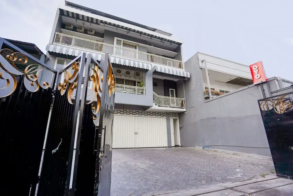 Сурабая: Central City Family Residence
