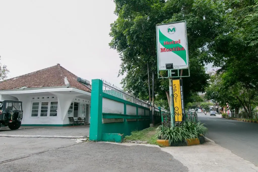 Сукабуми: SUPER OYO 1707 Hotel Mustika Widyasari