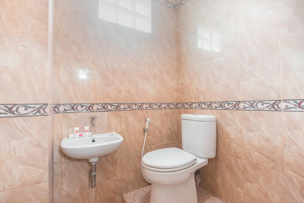 Чибинонг: SUPER OYO 1640 Fallinda Hotel