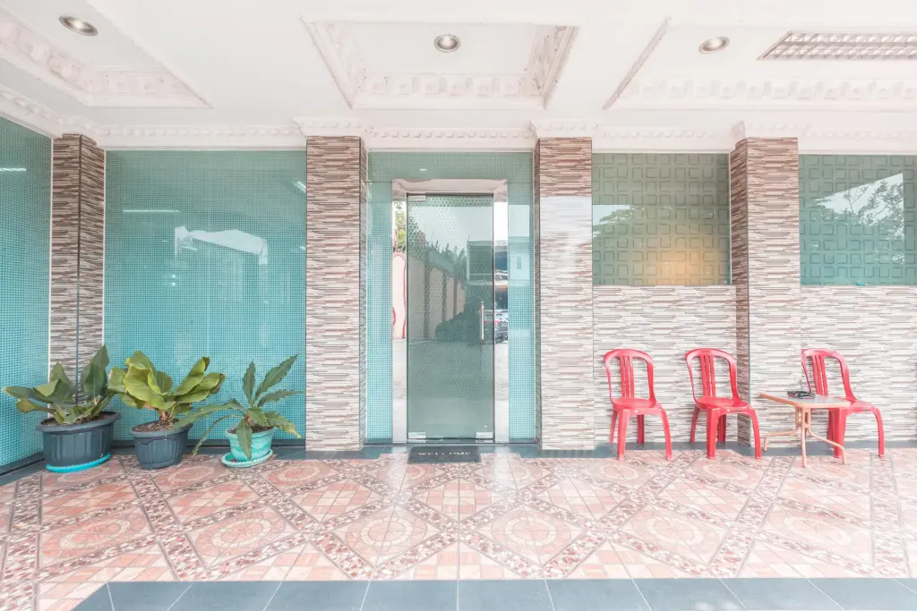 Чибинонг: SUPER OYO 1640 Fallinda Hotel