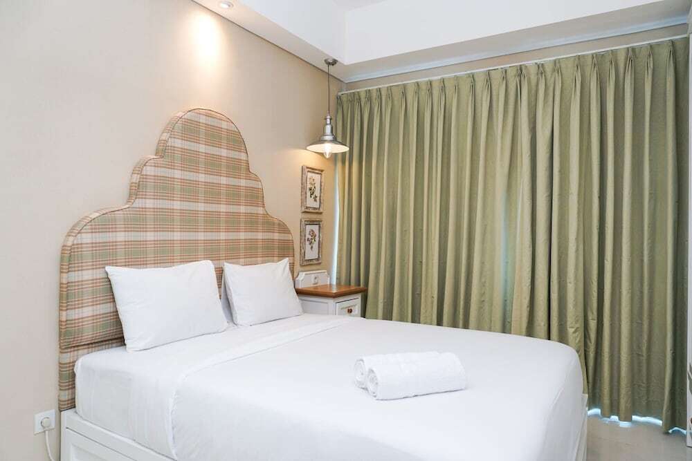 Джакарта: Comfy Studio at Puri Mansion Apartment by Travelio