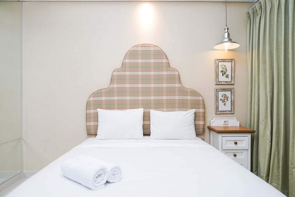 Джакарта: Comfy Studio at Puri Mansion Apartment by Travelio