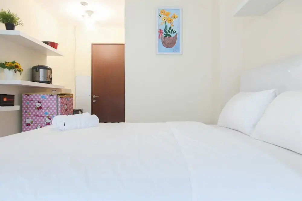 Джакарта: Homey and Comfy Studio @ Tifolia Apartment