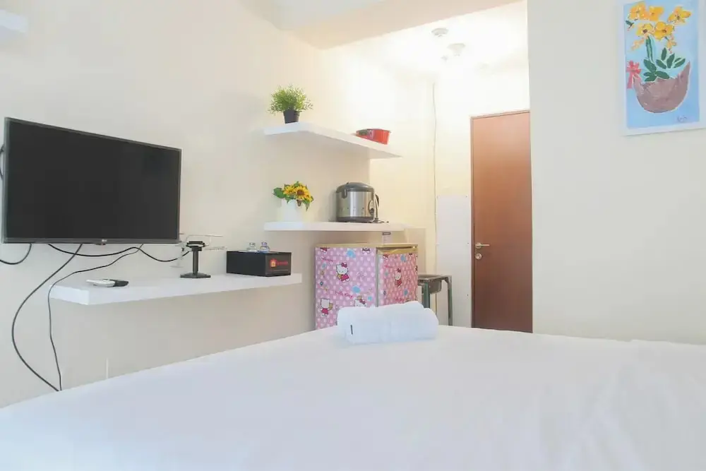 Джакарта: Homey and Comfy Studio @ Tifolia Apartment
