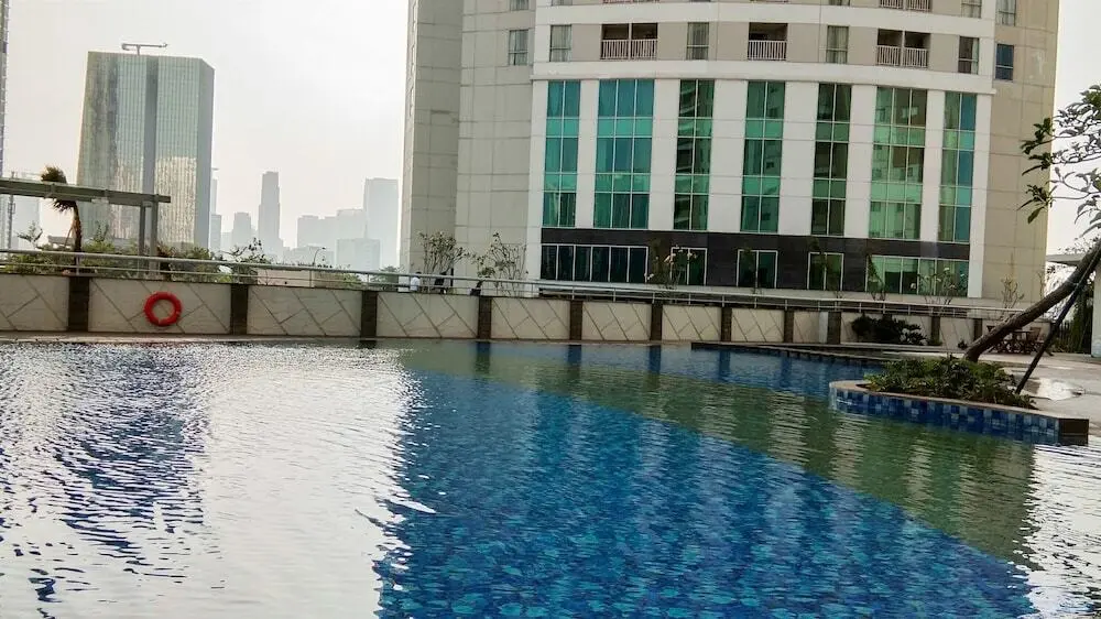 Джакарта: Contemporary 2BR at The Wave Apartment