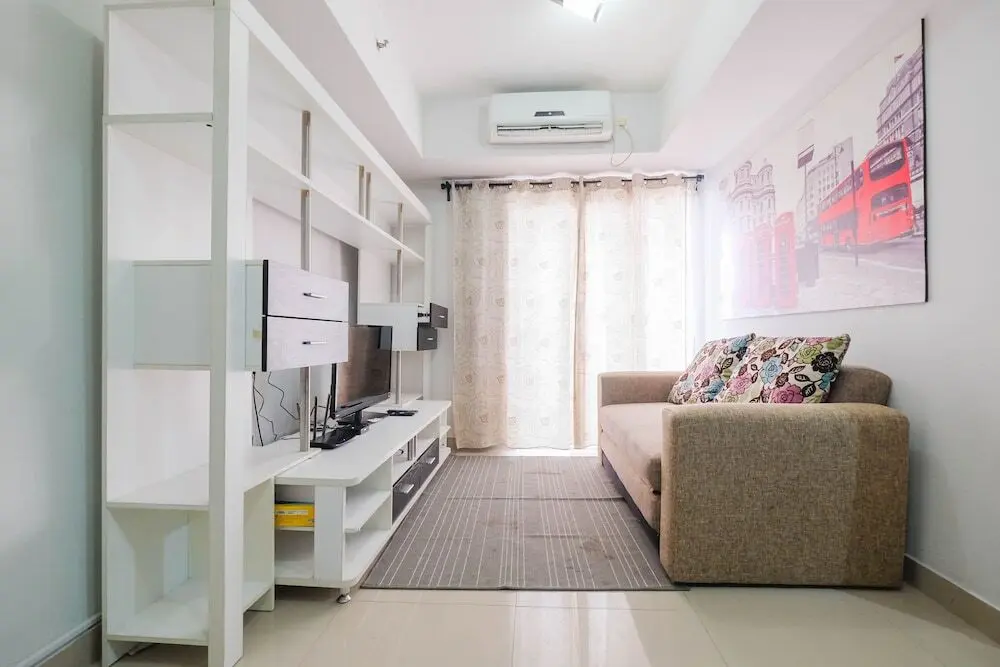 Джакарта: Contemporary 2BR at The Wave Apartment