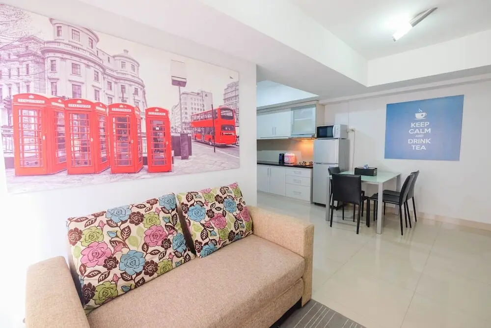 Джакарта: Contemporary 2BR at The Wave Apartment
