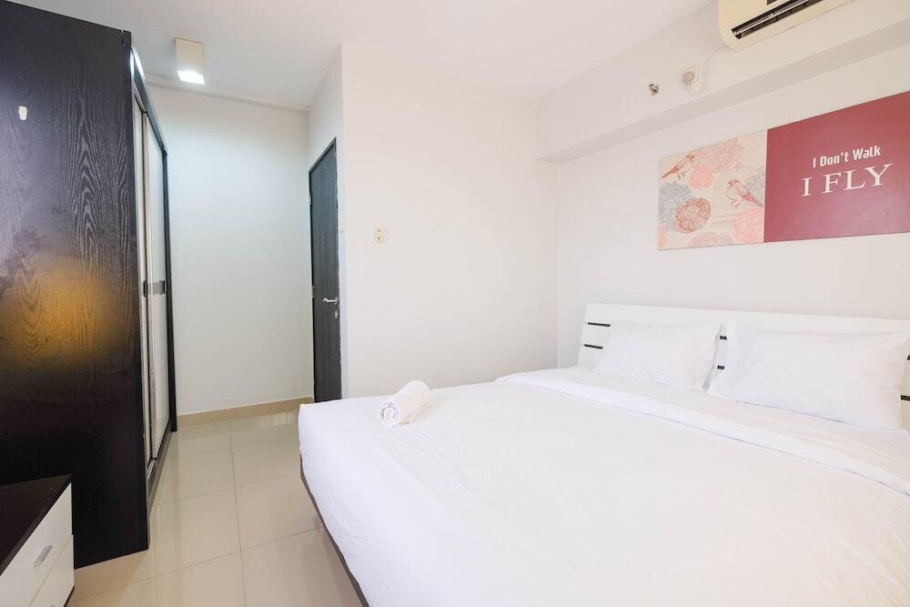 Джакарта: Contemporary 2BR at The Wave Apartment