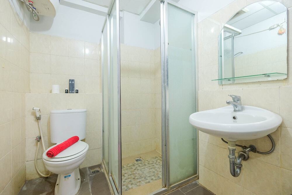 Джакарта: Contemporary 2BR at The Wave Apartment