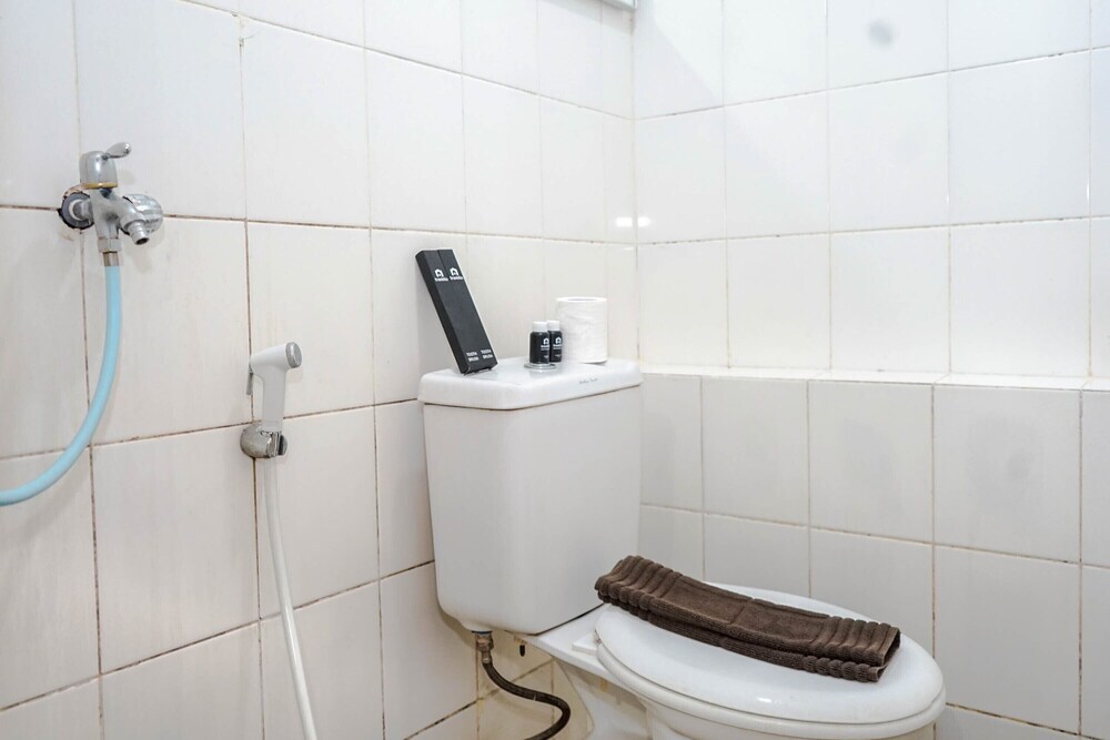 Джакарта: 2Br Apartment At Kalibata City Residence Near Shopping Mall