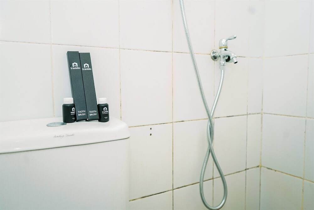 Джакарта: Contemporary 2br Apartment at Kalibata City Residence