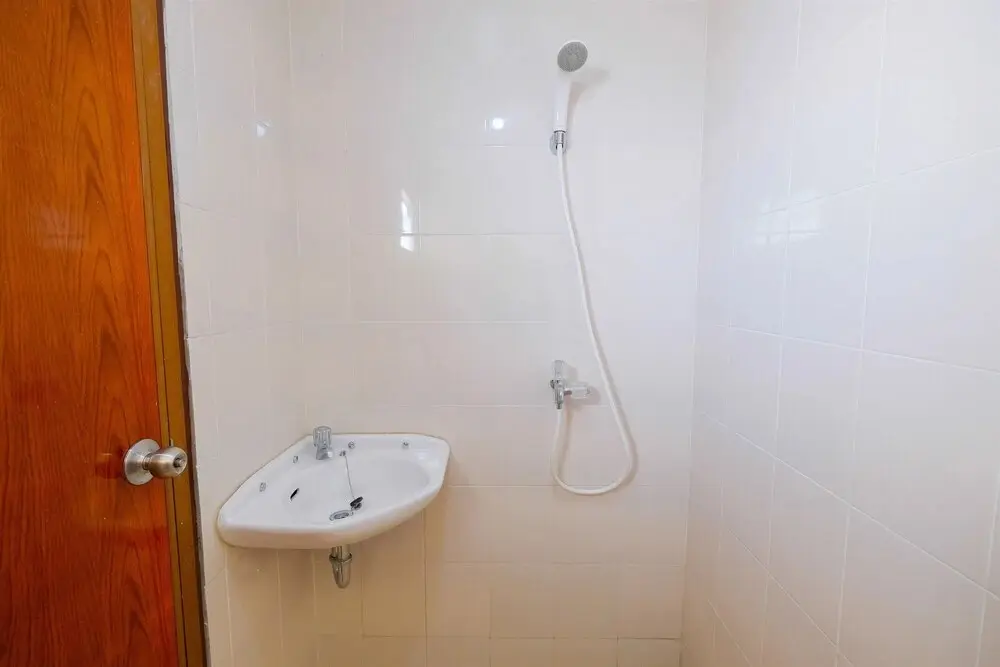 Джакарта: Minimalist and Comfy Studio at Pluit Sea View Apartment By Travelio