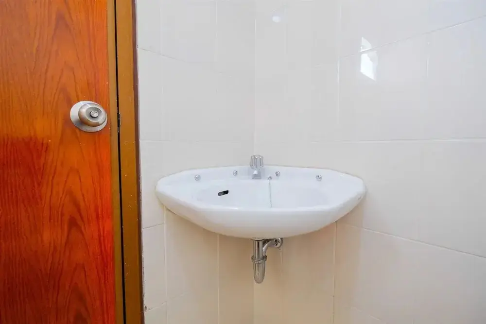 Джакарта: Minimalist and Comfy Studio at Pluit Sea View Apartment By Travelio